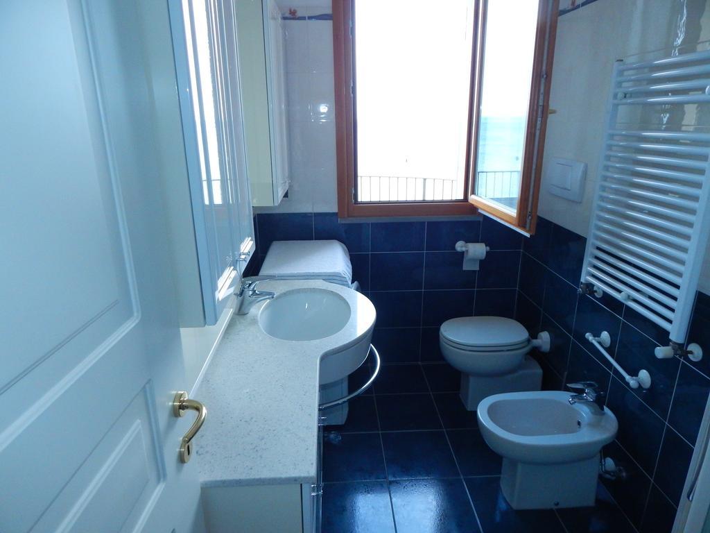 Residence La Perla Finale Ligure Room photo